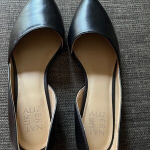 New in Box Women's  Naturalizer Tamara Black Leather Flats Size 7